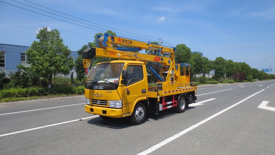 國六東風12米高空作業(yè)車