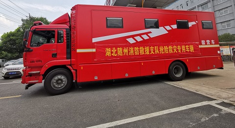 青山一道 風(fēng)雨同擔(dān)----湖北眾安宿營(yíng)車(chē)、餐飲保障車(chē)助力河南防汛救災(zāi)工作