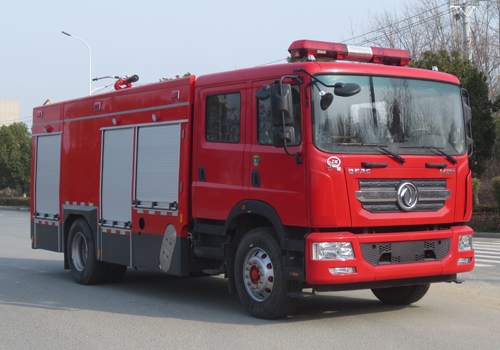 一臺東風(fēng)8噸水罐消防車已交付